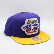 GORRA LOS ANGELES LAKERS NBA BACK TO BACK CHAMPIONS - MITCHELL AND NESS