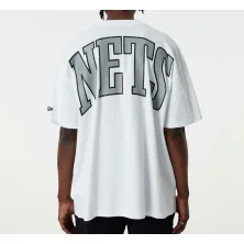 Camiseta Brooklyn Nets NBA Infill Logo Oversized blanca