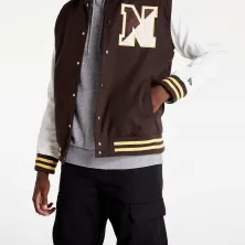 Chaqueta Varsity New Era Heritage marrón