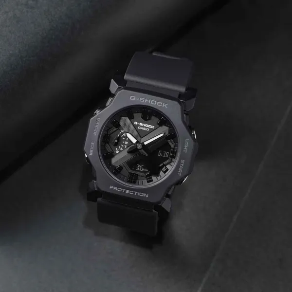 Casio G-Shock GA-2300-1AER fondo negro